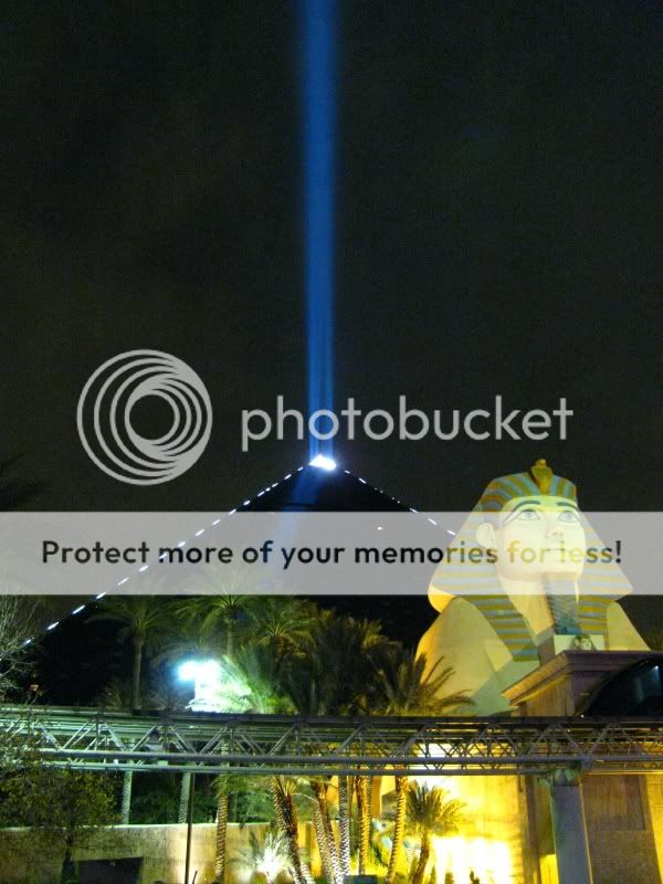 IMAGE: http://i521.photobucket.com/albums/w340/Oakman58/Luxor184.jpg